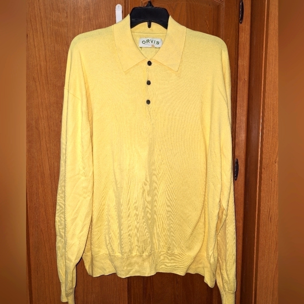 An Orvis men's XXL cotton, silk, and cashmere 1/4 button sweater in good shape.